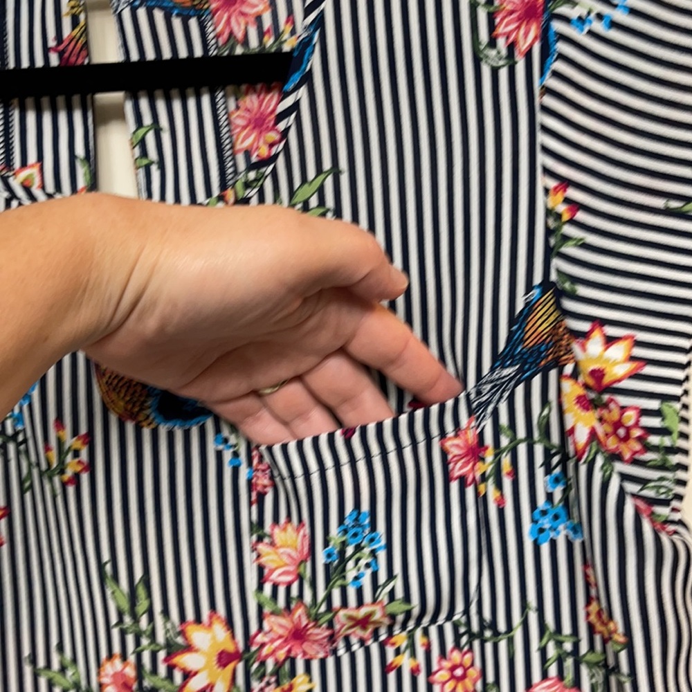 Cap Sleeve Blouse With Bird Pattern - image 3